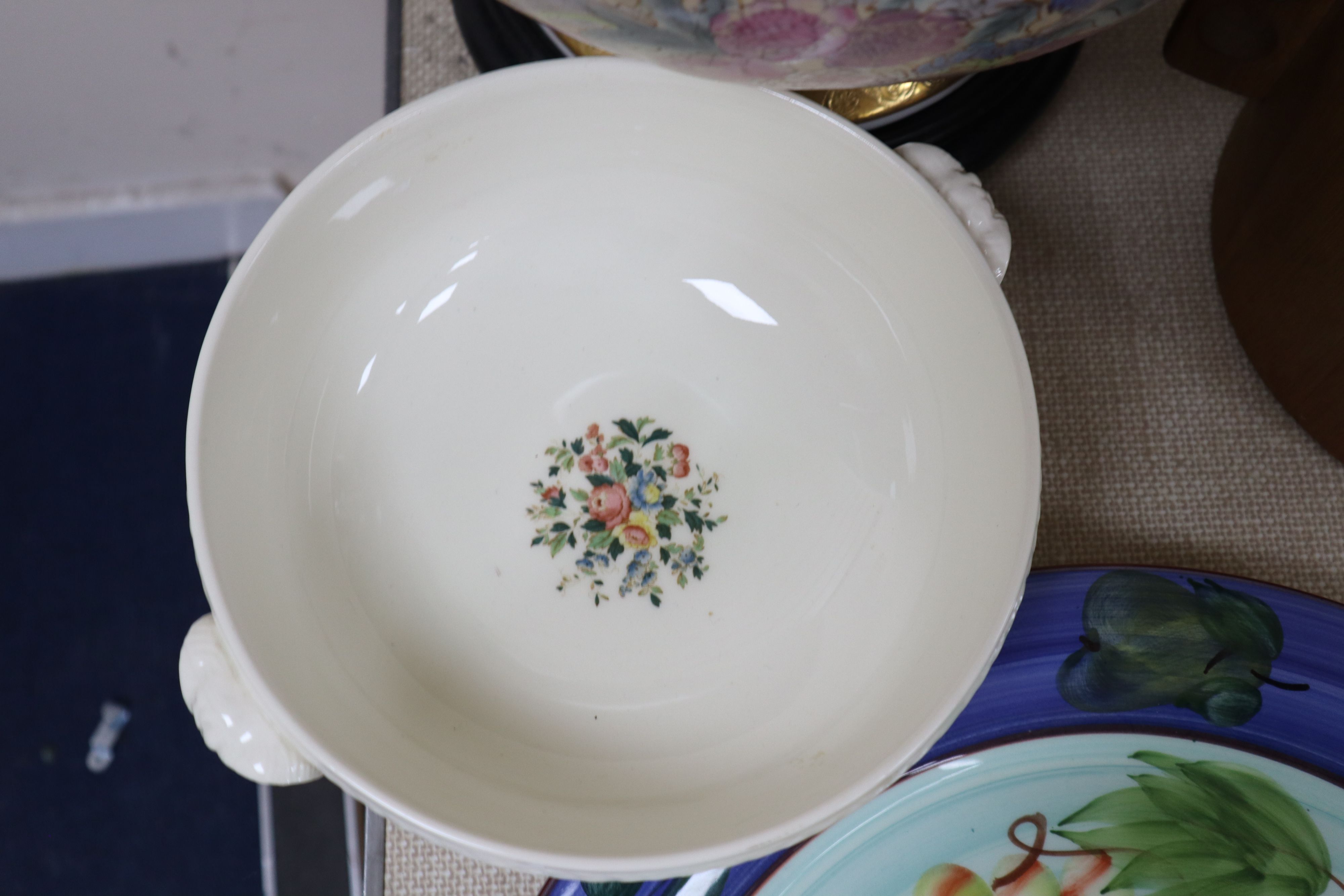 A large Chinese style baluster table lamp, a Wedgwood bowl and painted pottery dish (3)